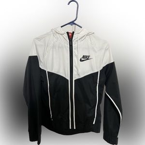 NIKE windbreaker black and white extra small great condition!